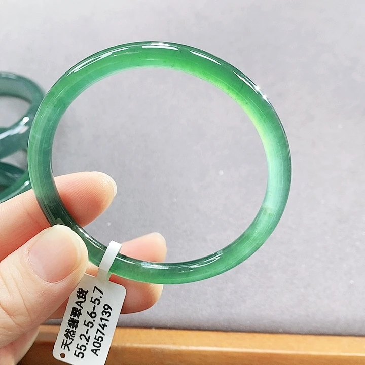 翡翠未镶嵌手镯（圆镯）