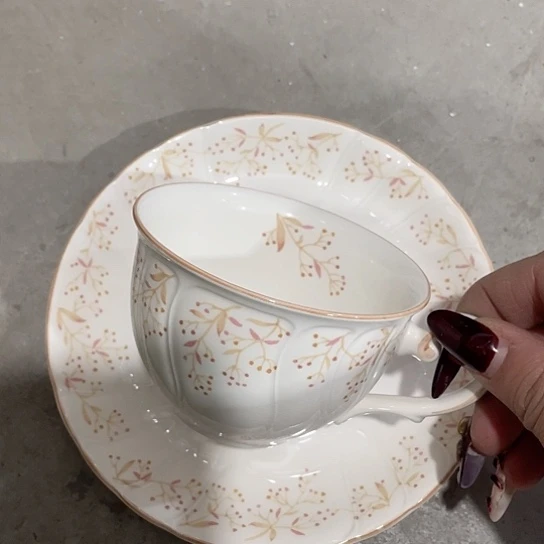 轩**欢瓷器和陶瓷艺术作品为重点组成