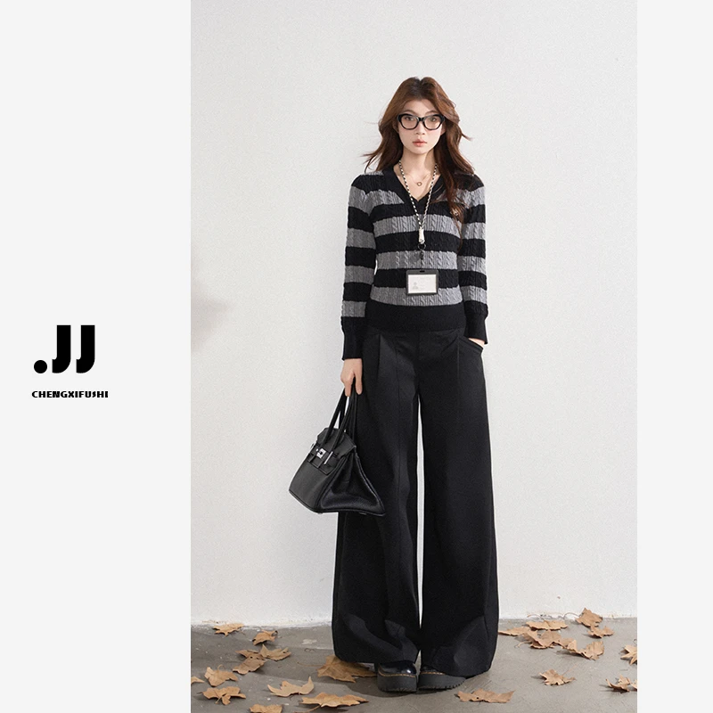 H1238【灰度法则】秋冬新款百搭V领麻花条纹宽松慵懒感毛针织上衣女