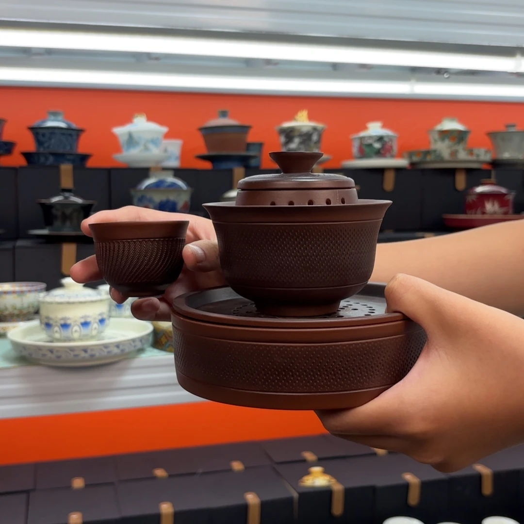 茶具是指由两块金属做成