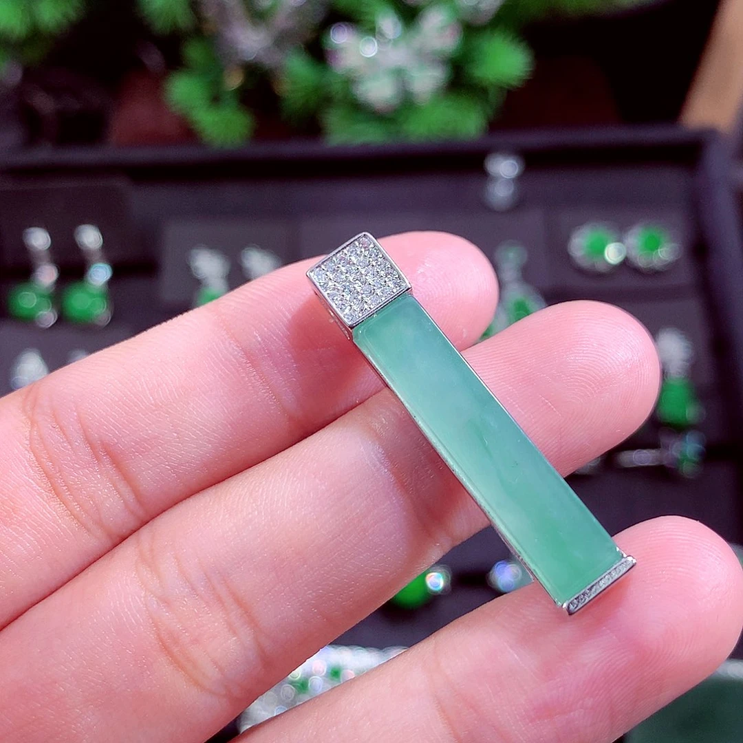 颈饰未镶嵌翡翠天然