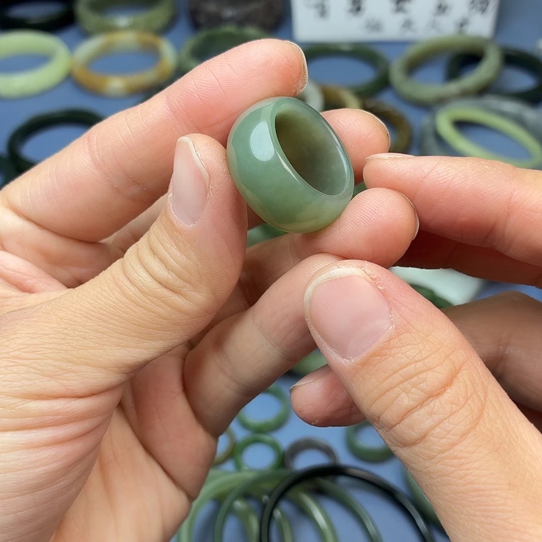 宝***哥和田玉未镶嵌戒指内径18.5mm