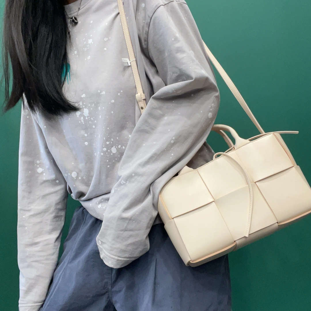 95新 BOTTEGA VENETA/葆蝶家 【KK】 62 1151 粉白色编织手提单肩包