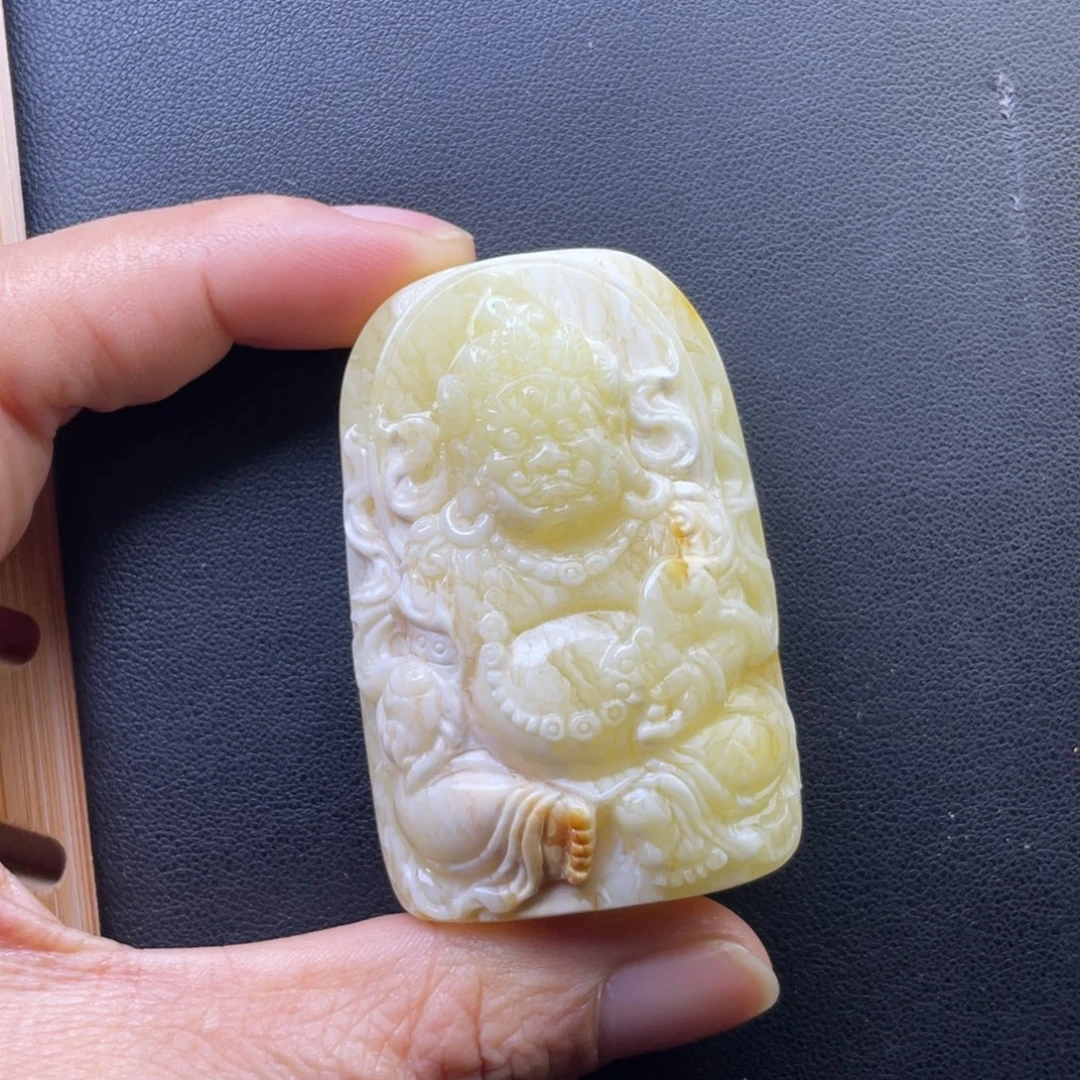 琥珀未镶嵌颈饰天然的琥珀蜜蜡