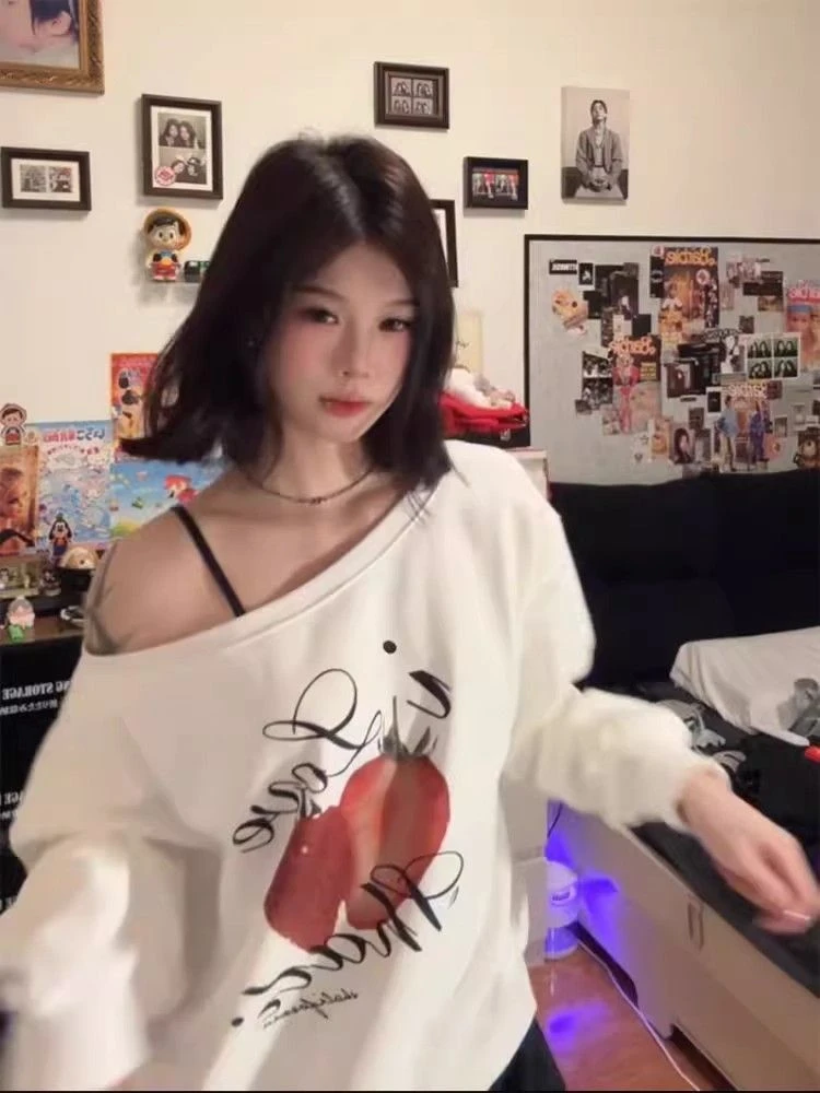 美式高街hiphop白色斜肩卫衣女初秋季设计感小众辣妹露肩宽松上衣