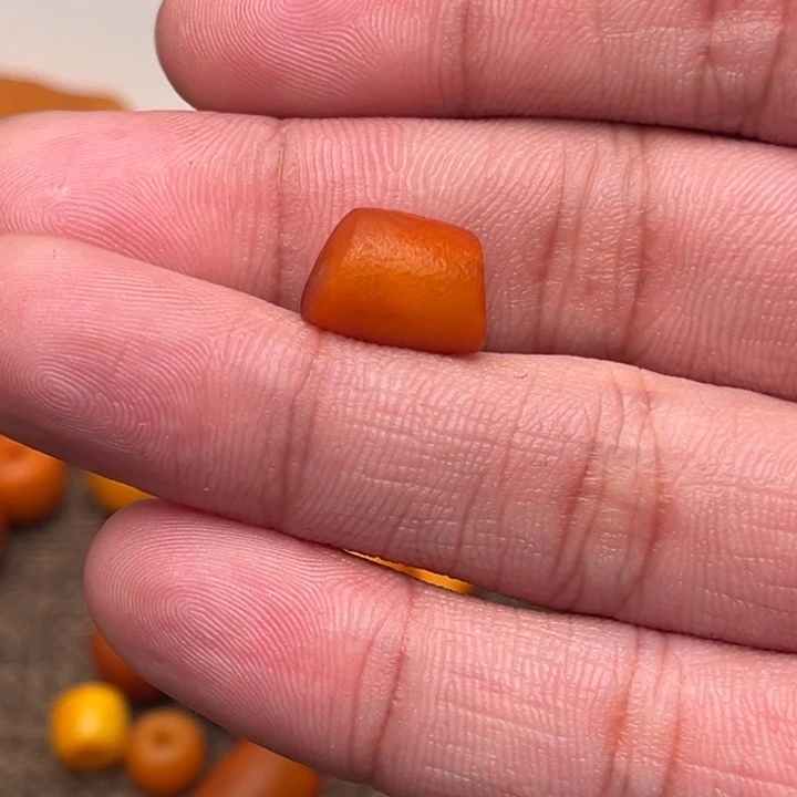 青***人琥珀未镶嵌裸石蜜蜡马蹄