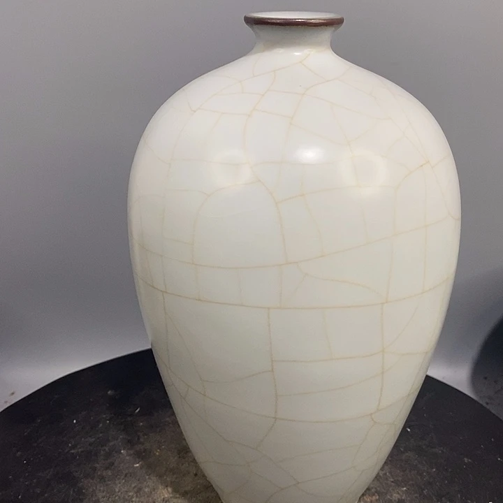 官窑梅瓶造型美观