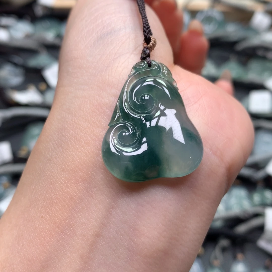 翡翠颈饰未镶嵌如意