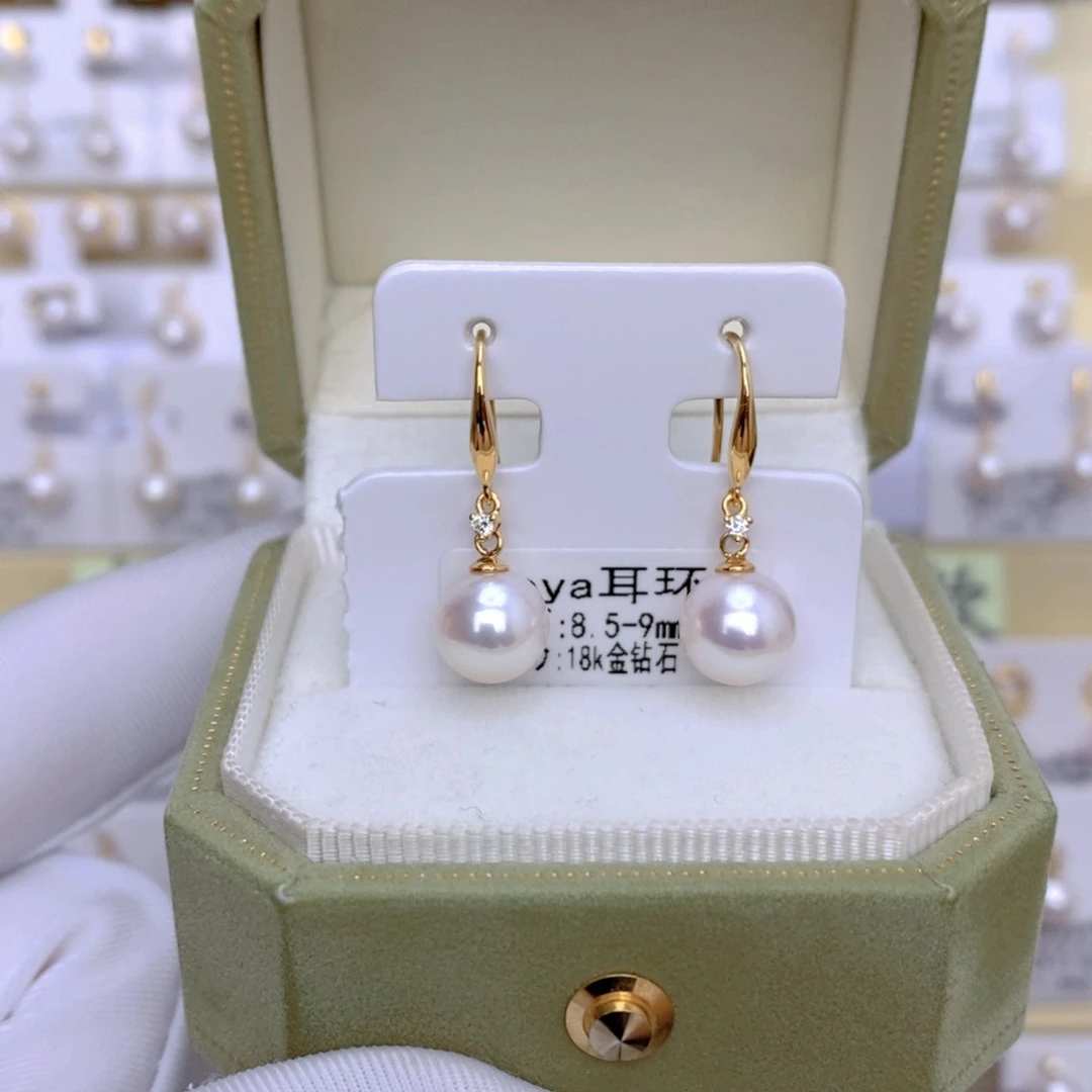 18K金镶嵌海水珍珠耳饰