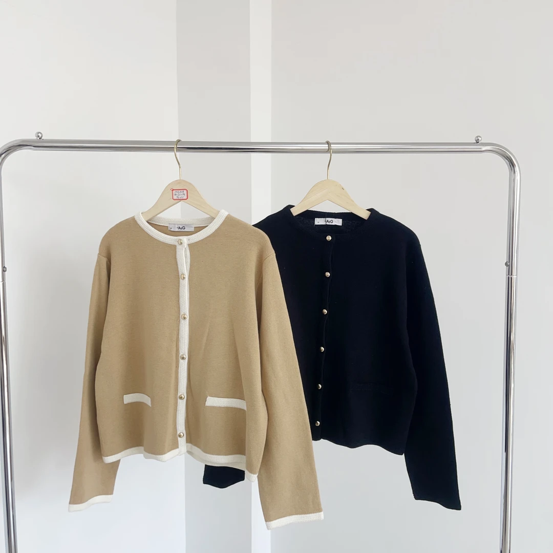 R111 金色小扣子小香风圆领开衫