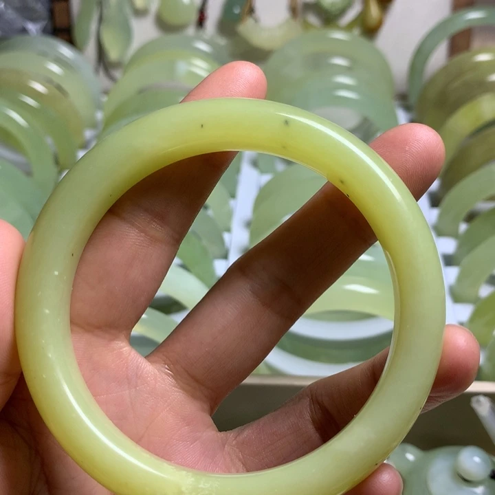 蛇纹石玉未镶嵌手镯微瑕不退换