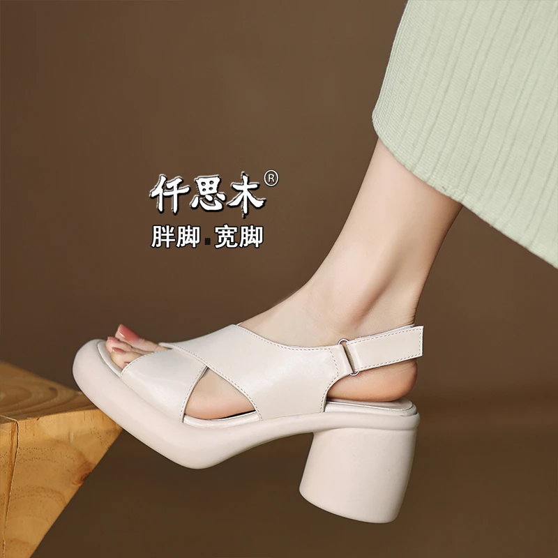 罗马高跟凉鞋女款2025新款大码41到43女鞋夏季胖脚宽40白色厚底42