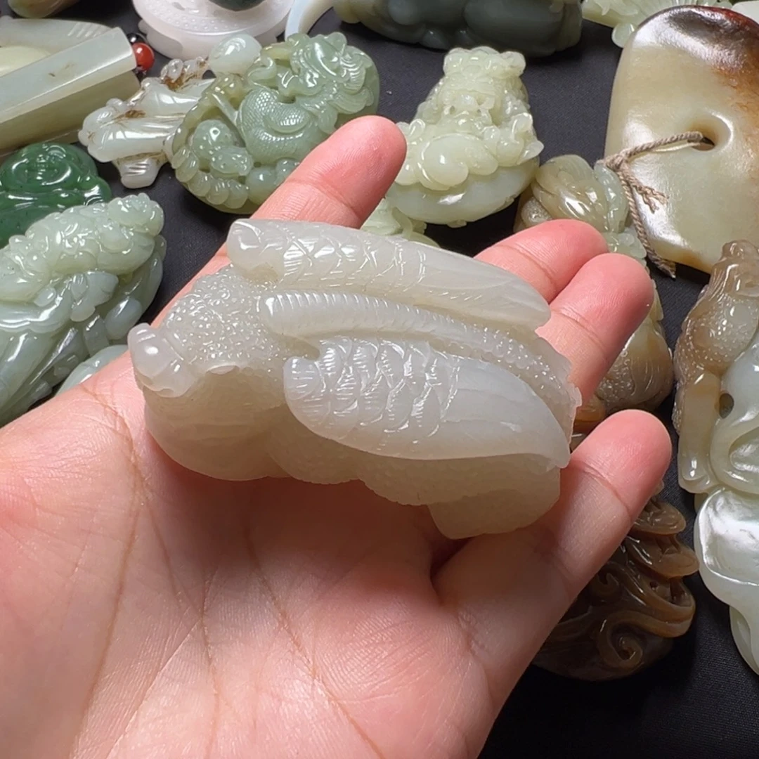 好***安和田玉未镶嵌颈饰