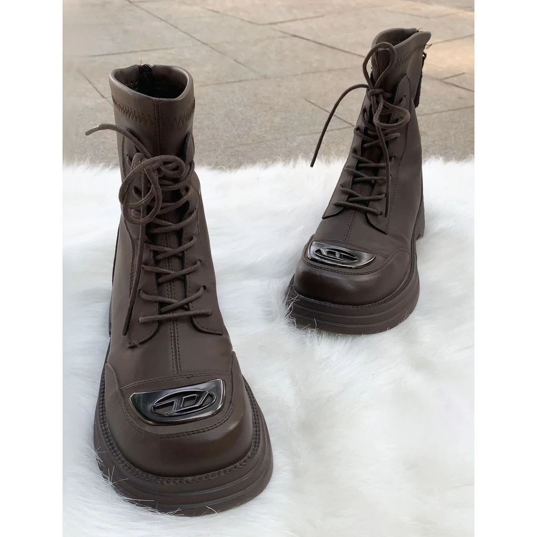 秋冬深棕马丁靴女公牛厚底显腿长金属标真皮短靴侧拉链百搭炸街靴