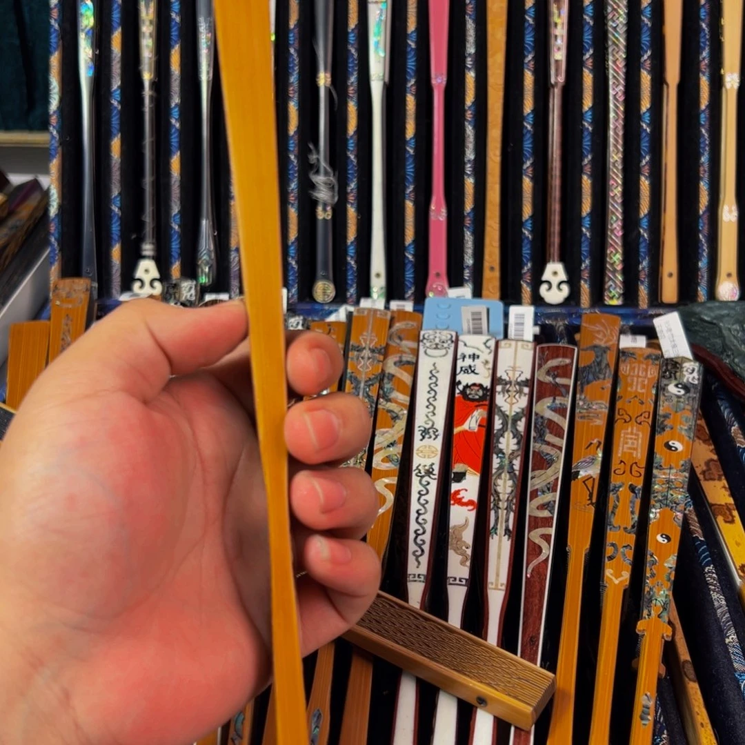 A***s扇子扇子的设计非常精致