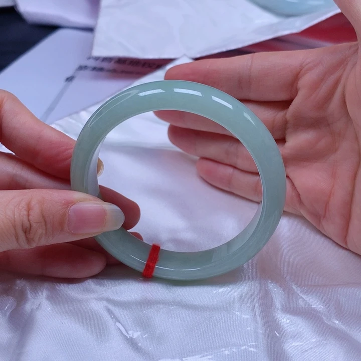 翡翠手镯未镶嵌桃*圈口57575757575