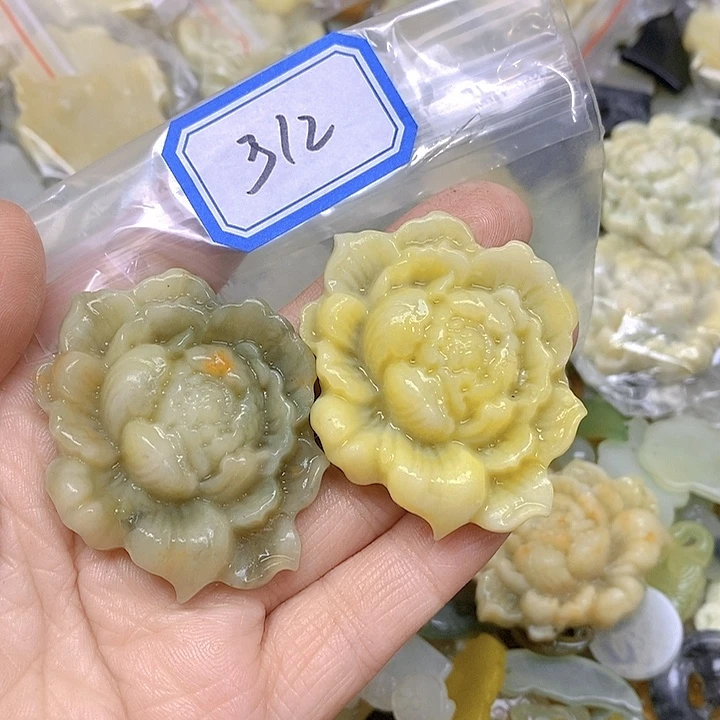 蛇纹石玉颈饰未镶嵌猫****殿312