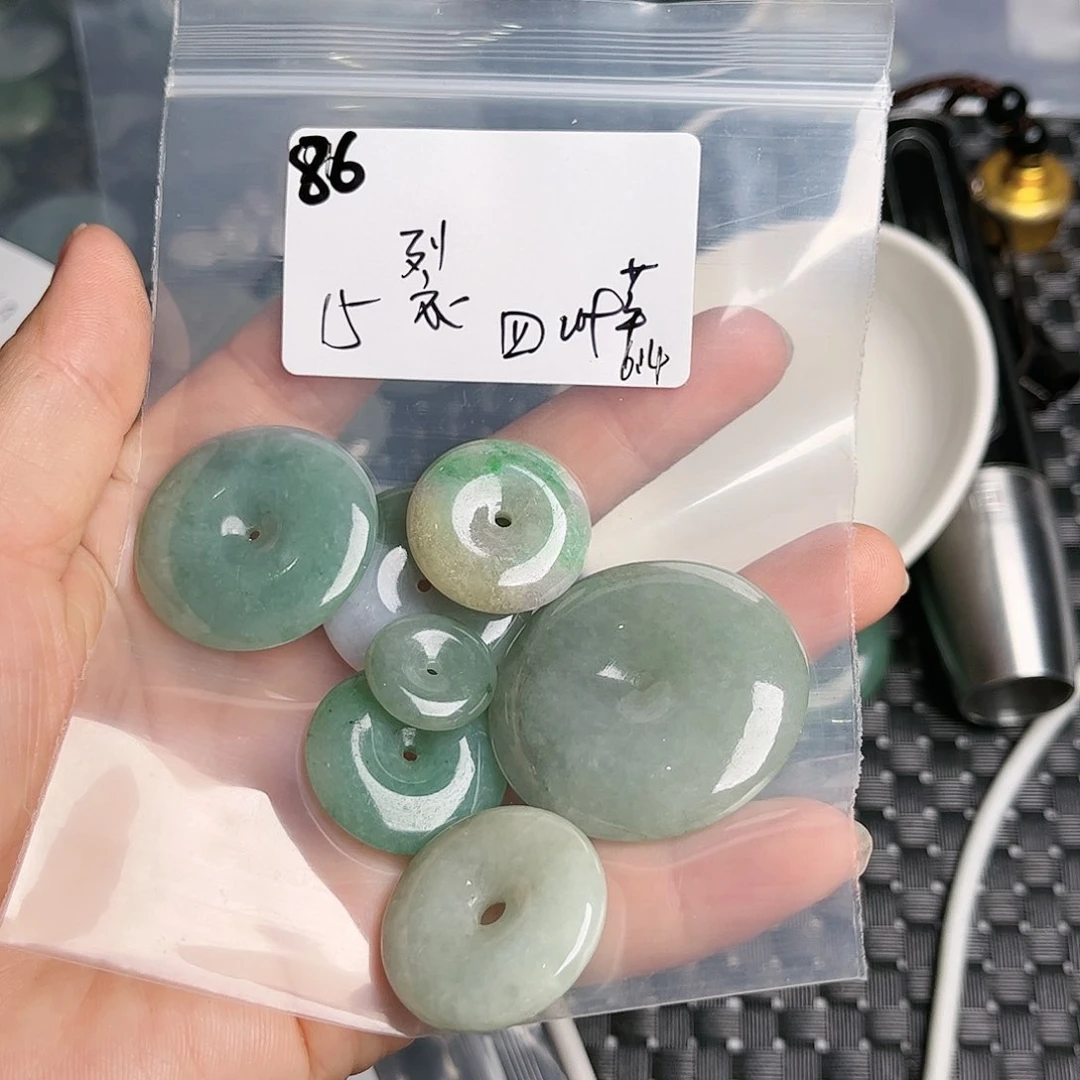 翡翠未镶嵌颈饰.*.不