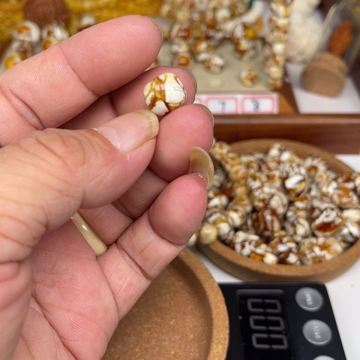 琥珀裸石未镶嵌李*I247号