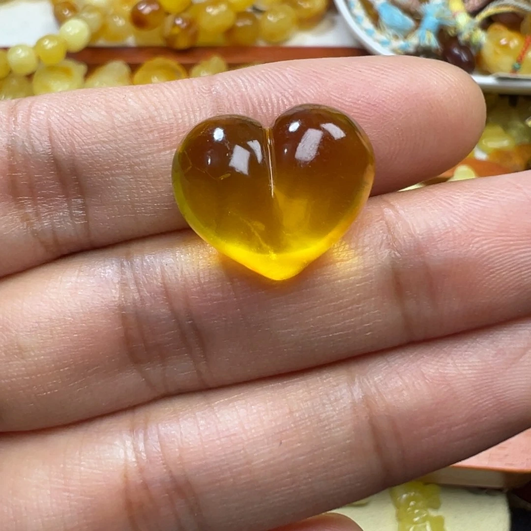 未镶嵌吊坠(不含链)琥珀米***?