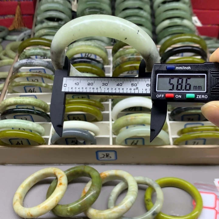 未镶嵌蛇纹石玉手镯45