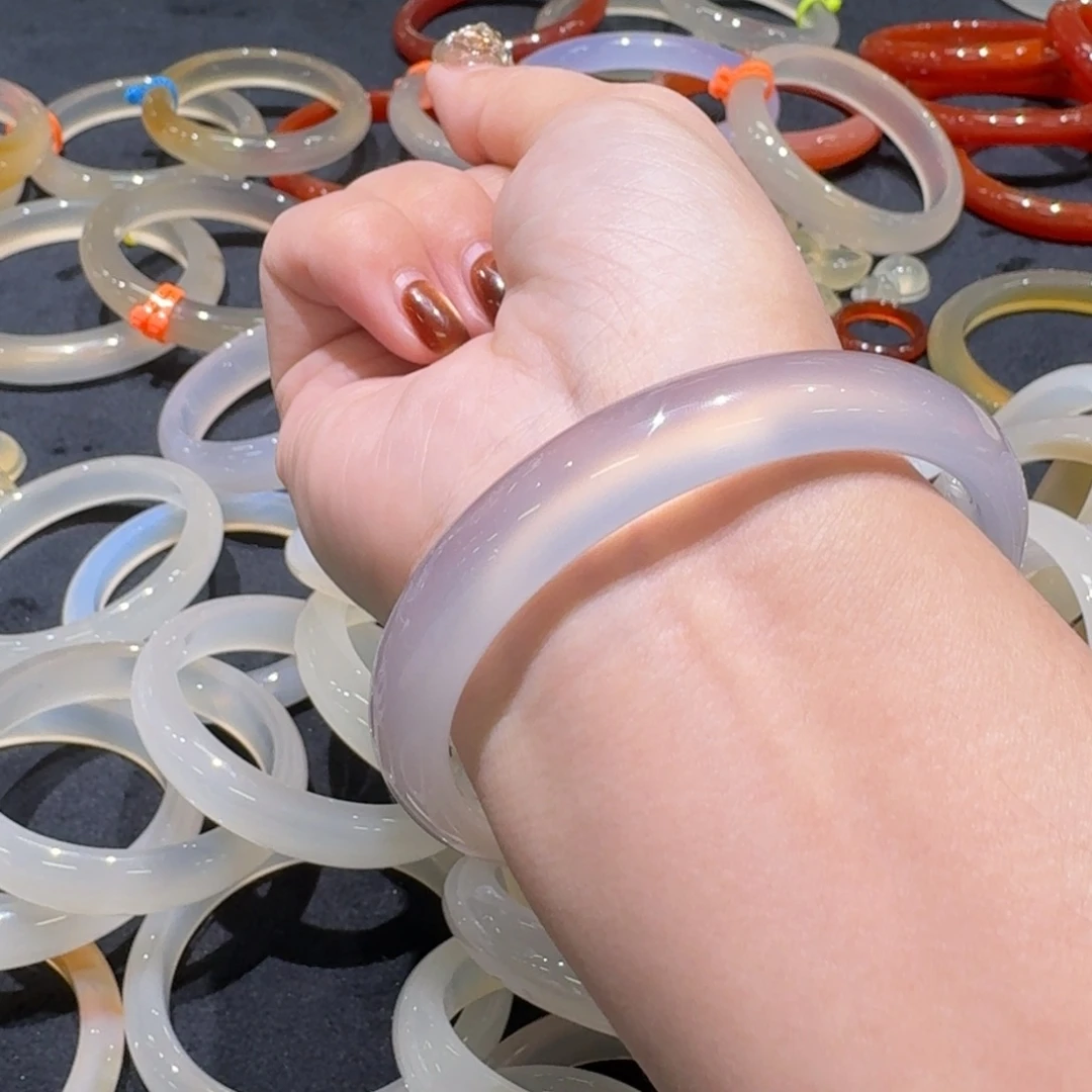 吃***着玛瑙/玉髓未镶嵌手镯10