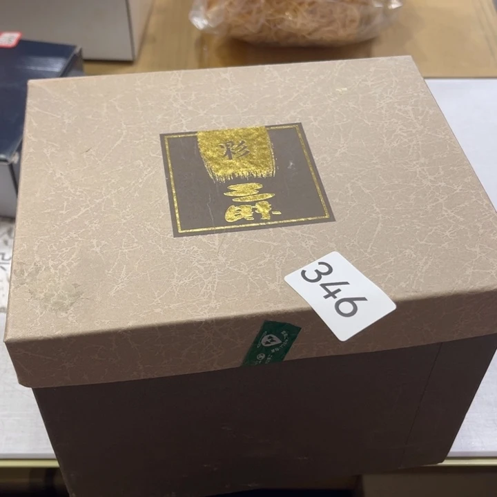 腊***肠盖碗瓷器的造型和造型也
