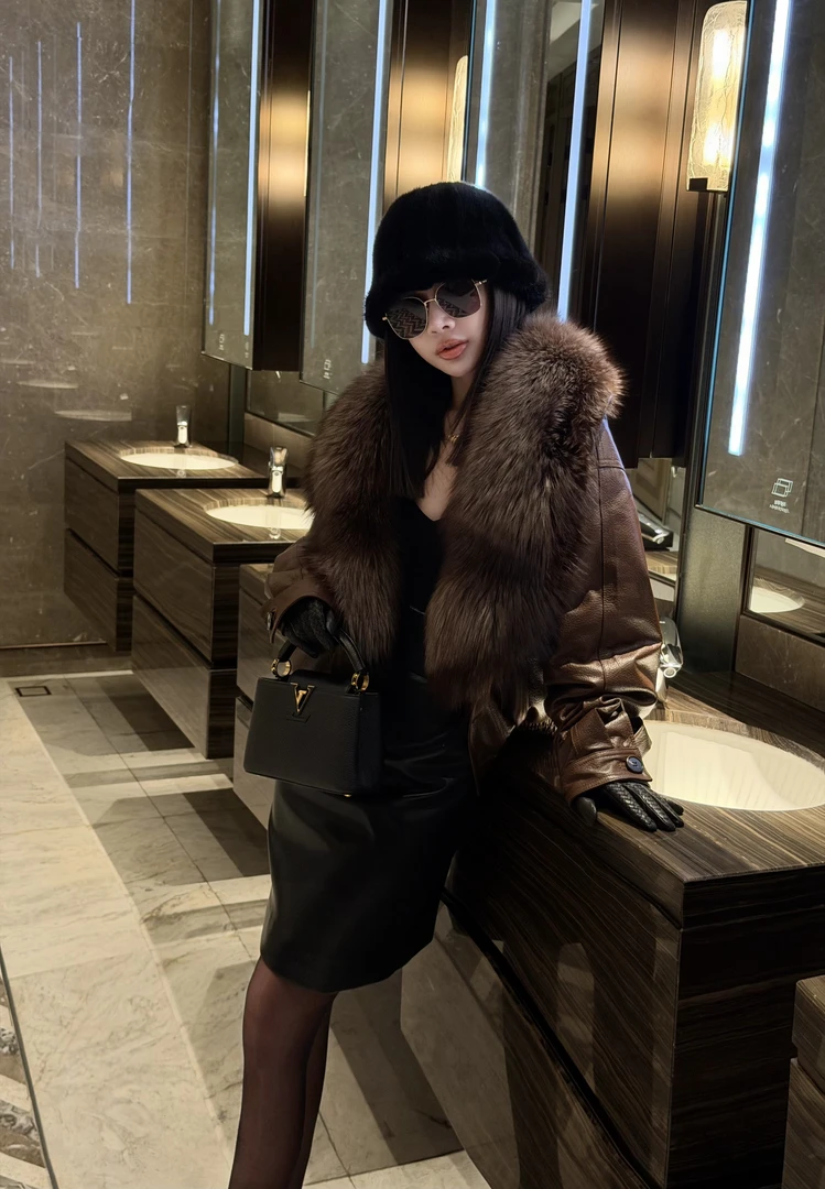 【圣罗朗】秋冬新款可拆卸狐狸毛大毛领派克羽绒短款外套29083