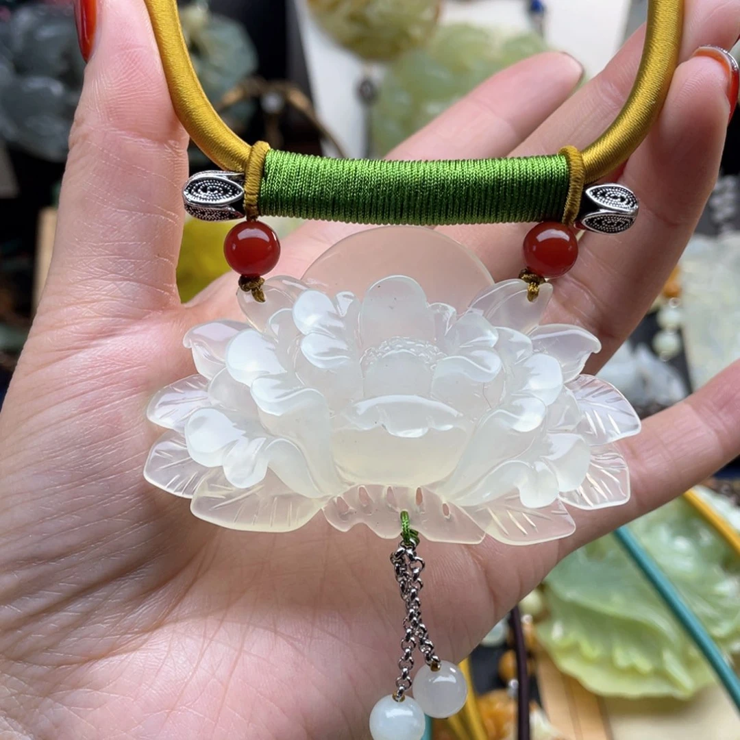 蛇纹石玉颈饰未镶嵌