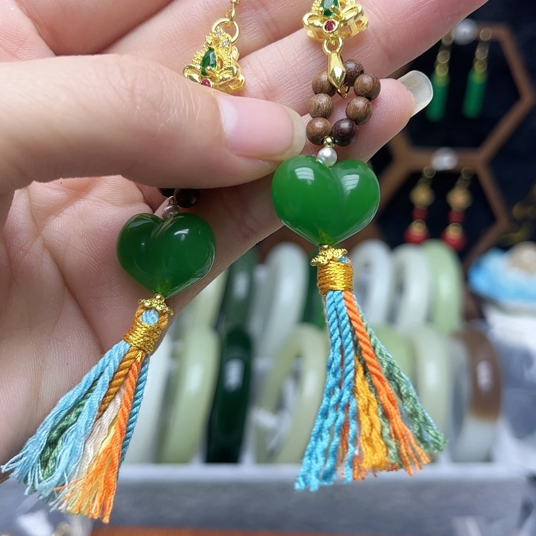 翡翠未镶嵌耳饰绿皮