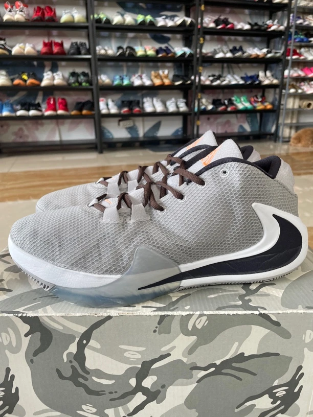 95新 maje 45码290/Zoom Freak 1 字母哥一代 防滑篮球鞋