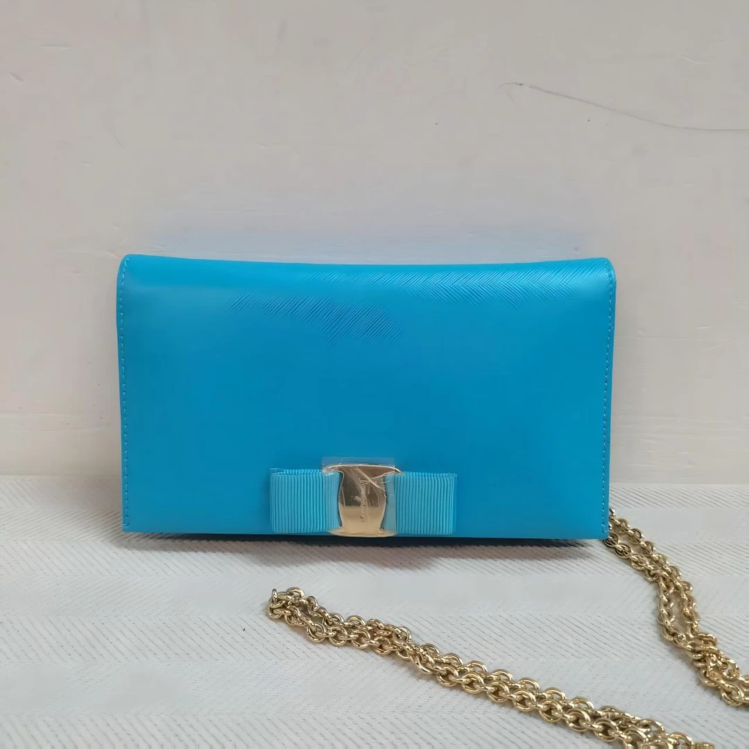 95新 FERRAGAMO/菲拉格慕 26-50蓝色链条包