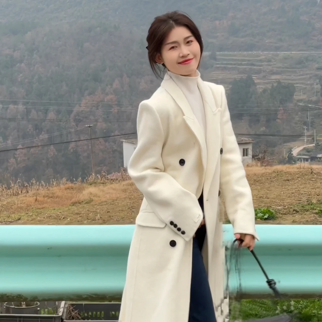 白色羊绒大衣外套  牛牛服装实体店 建议直播间下单可看细节搭配
