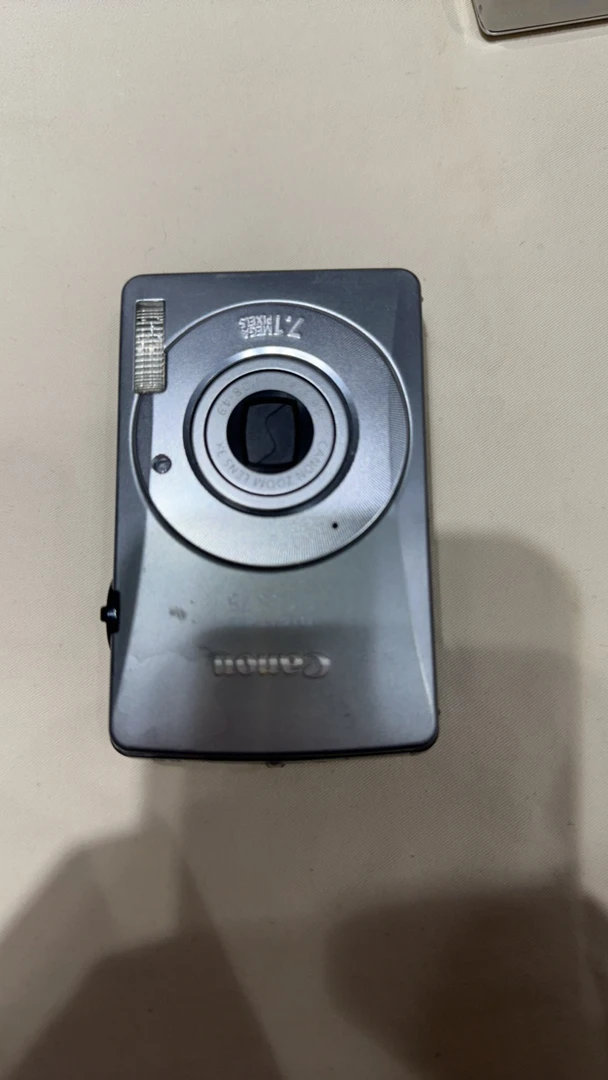 9新 Canon/佳能 佳能ixus75银色送配件