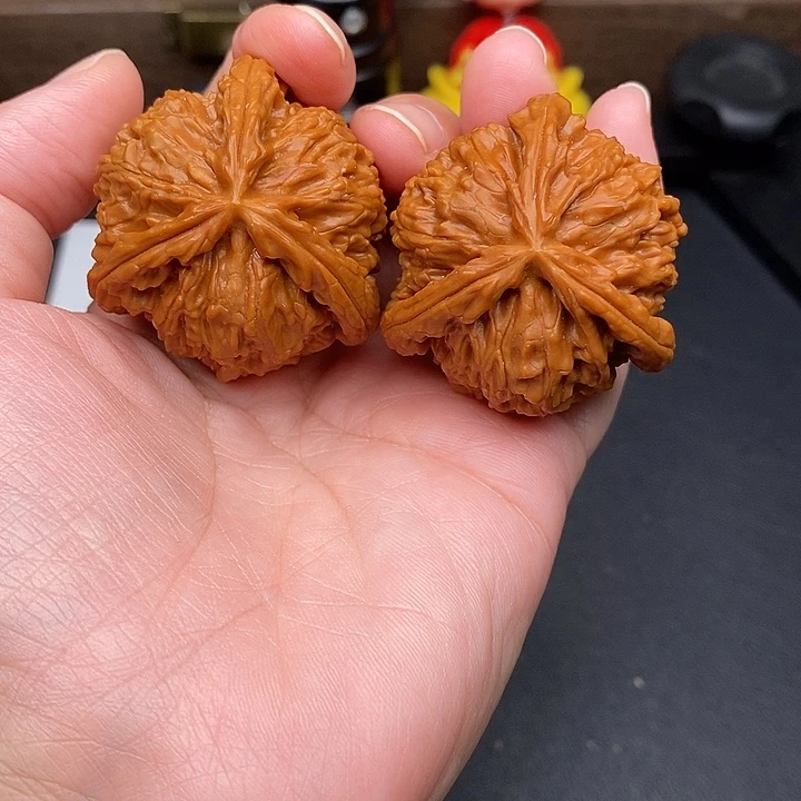 王***0文玩核桃把件白奔