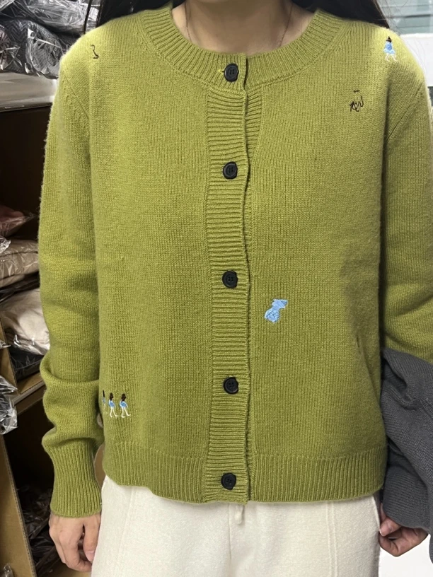 圆领小刺绣圆领开衫  DMC 7149