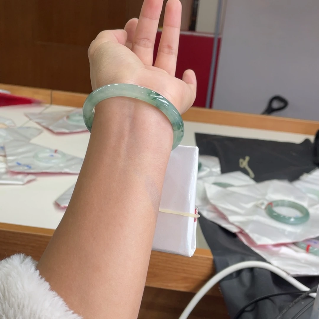 翡翠手镯未镶嵌冰晴飘花56贵妃