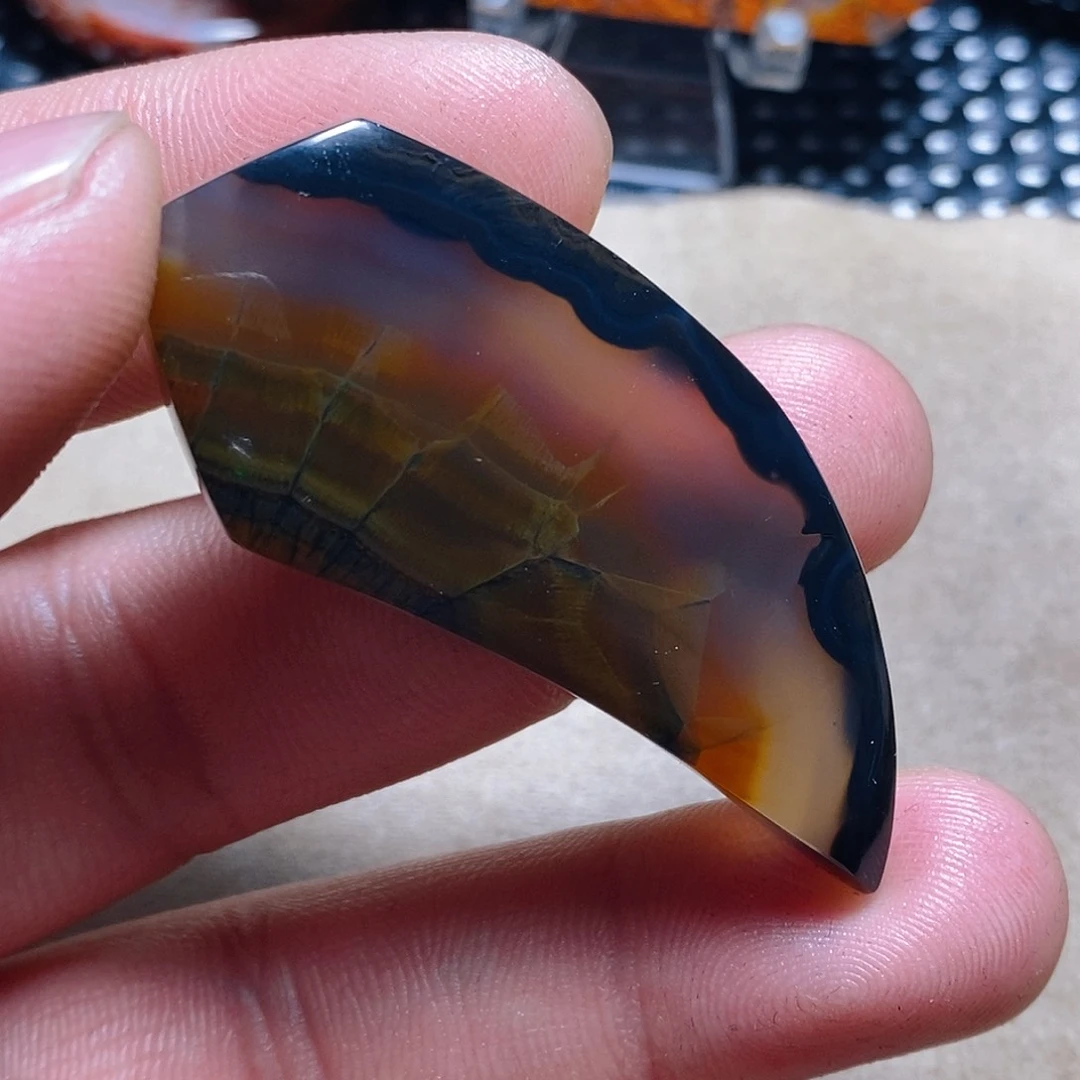 玛瑙/玉髓颈饰未镶嵌钟**喂