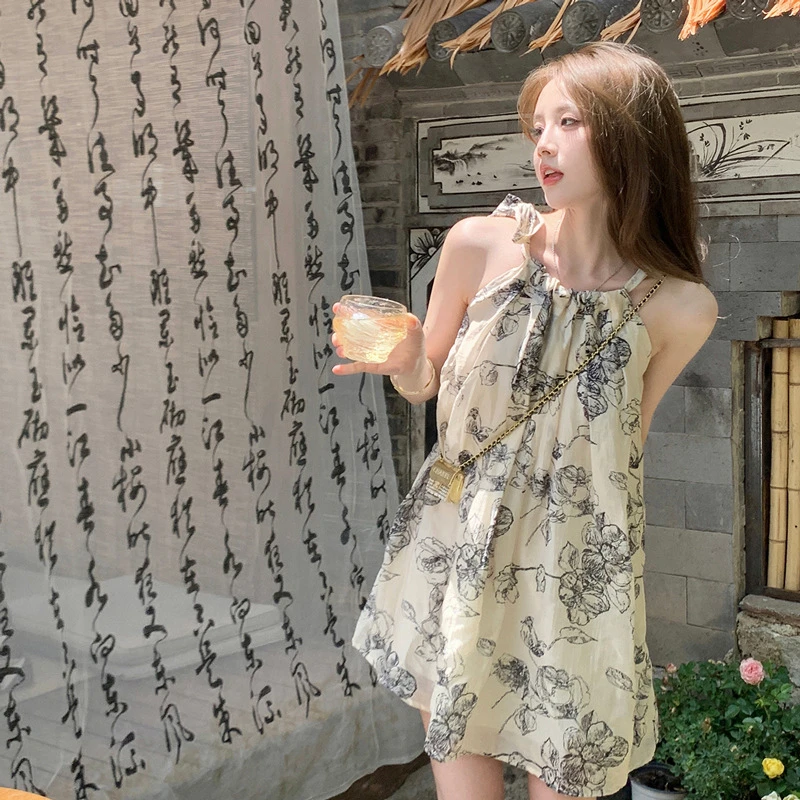 挂脖吊带碎花连衣裙女2025新款夏季小个子新中式海边度假短裙仙女