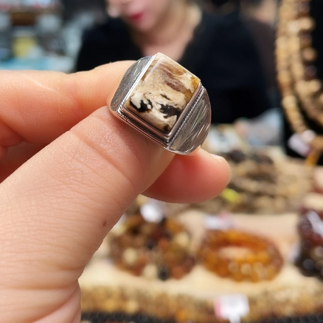 琥珀裸石未镶嵌蝎***大