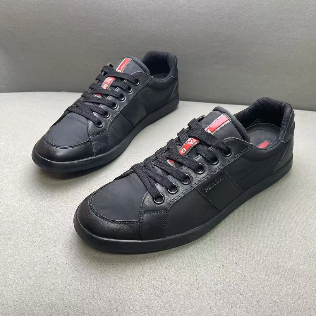 95新 Prada/普拉达 黑色皮面侧边压印logo时尚百搭低帮板鞋 41码