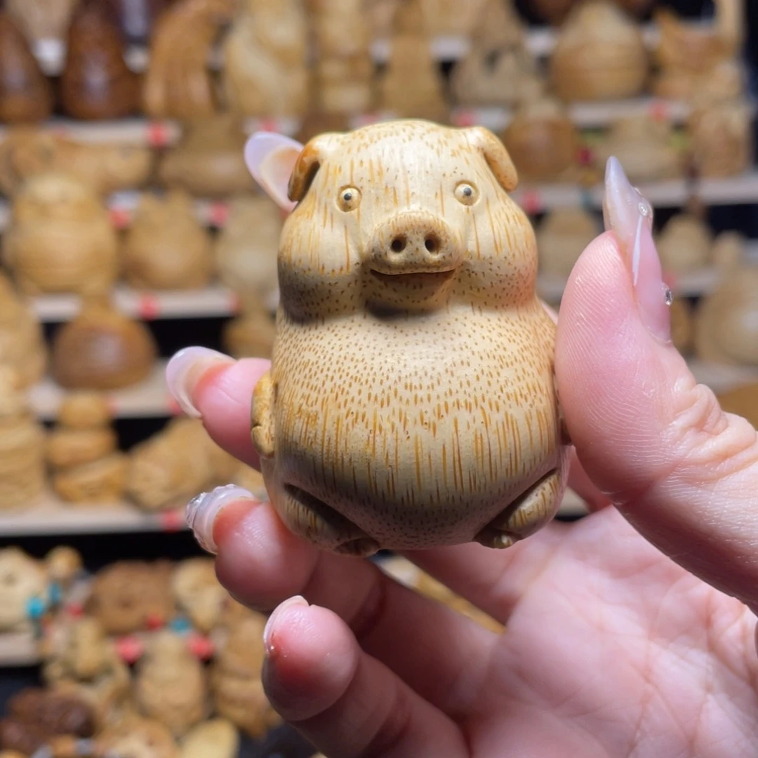 林***夕竹雕作品小猪把件