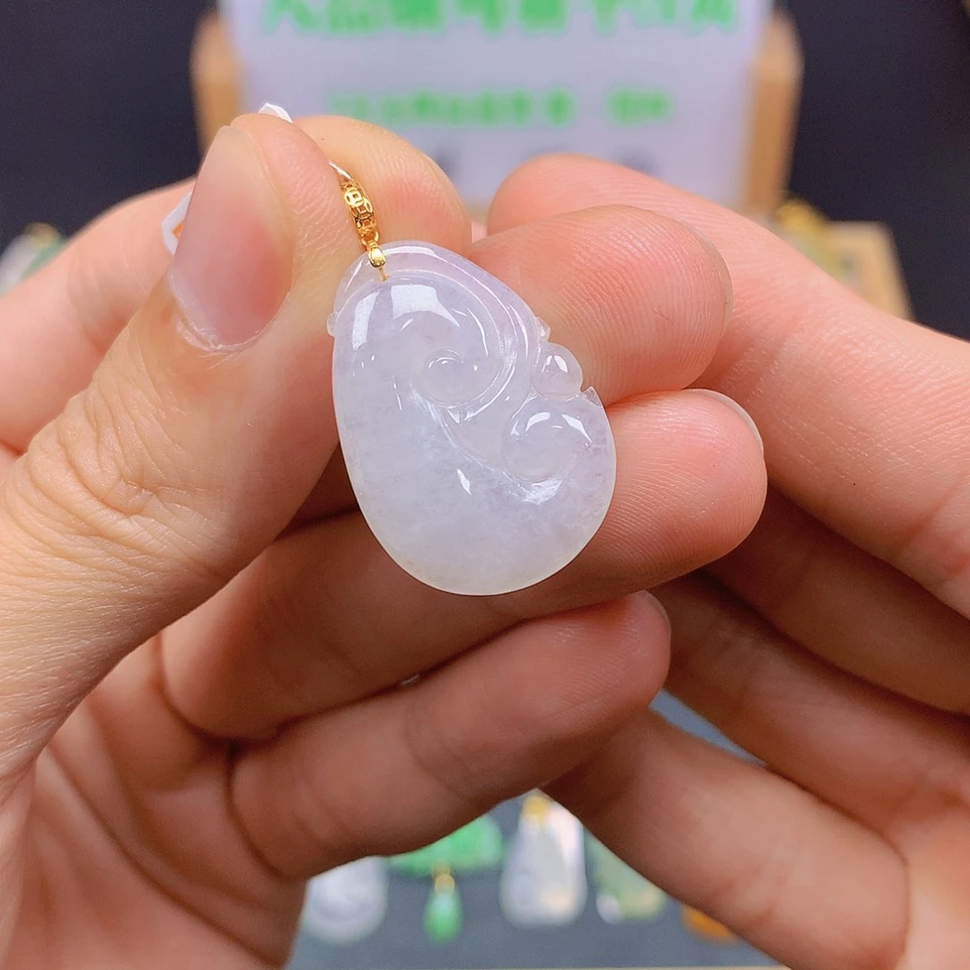 翡翠18K金镶嵌颈饰翡翠