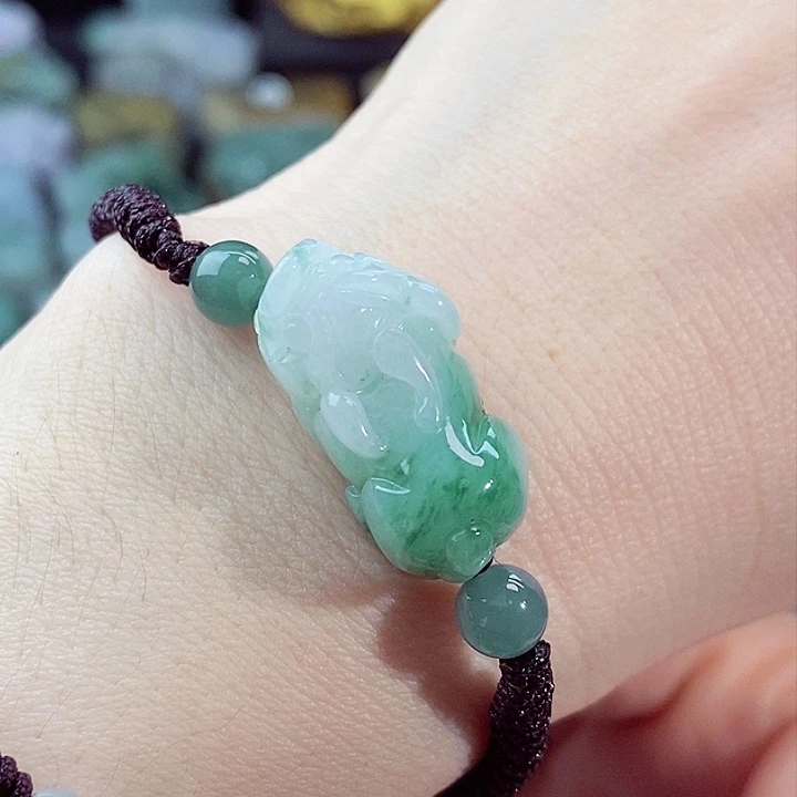 颈饰未镶嵌翡翠天然