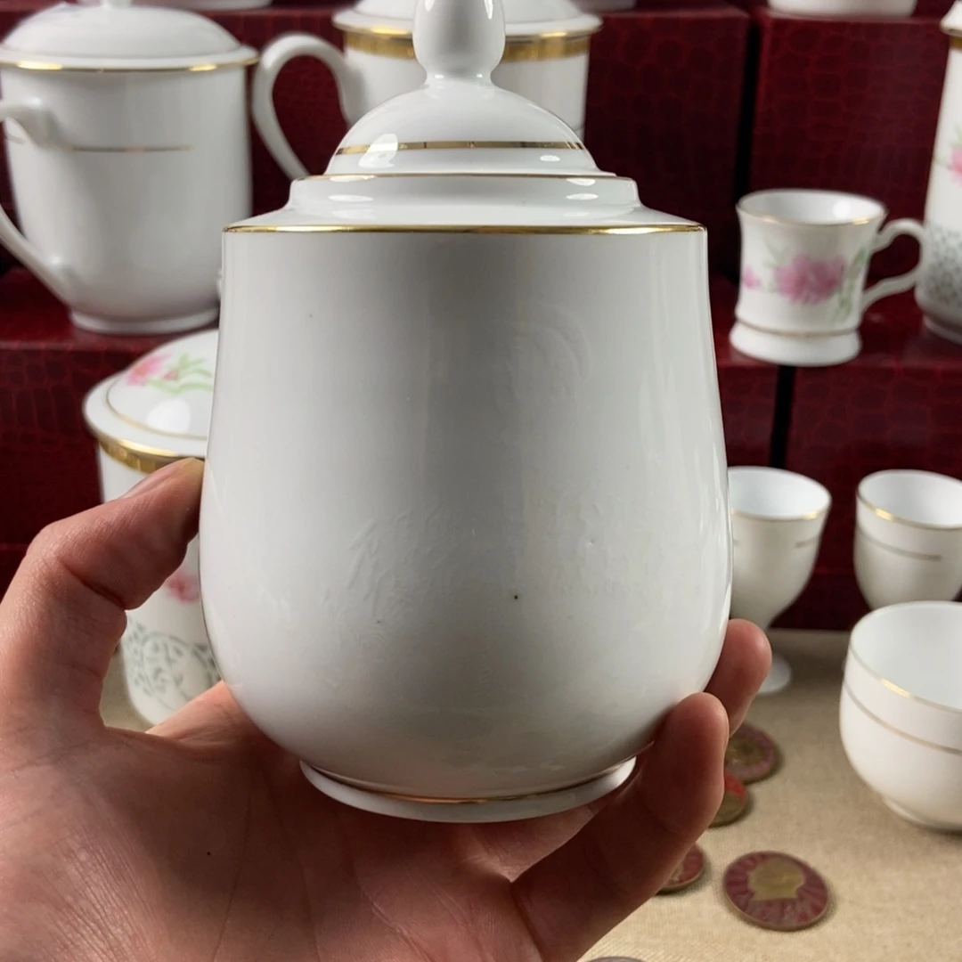 双饮款陶瓷红色收藏老先生纪念章