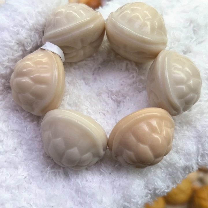 白玉菩提把件75 象牙果原果雕刻富甲天下 微瑕