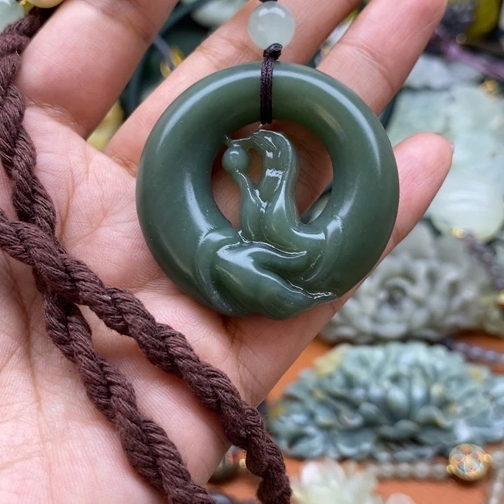 蛇纹石玉未镶嵌颈饰