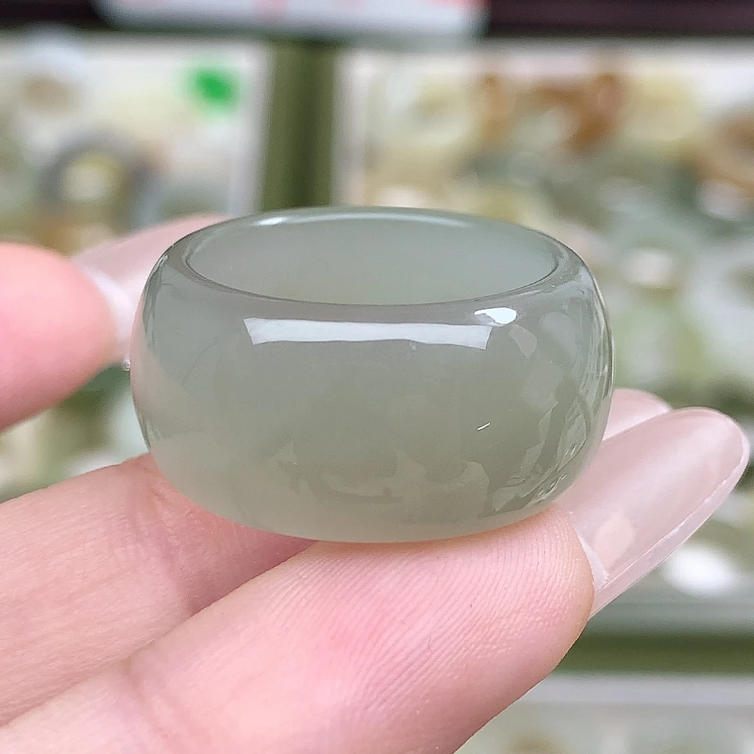 未镶嵌戒指和田玉