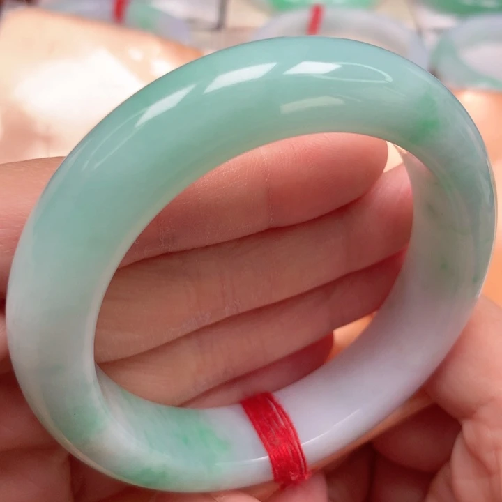 翡翠手镯未镶嵌甜果绿色