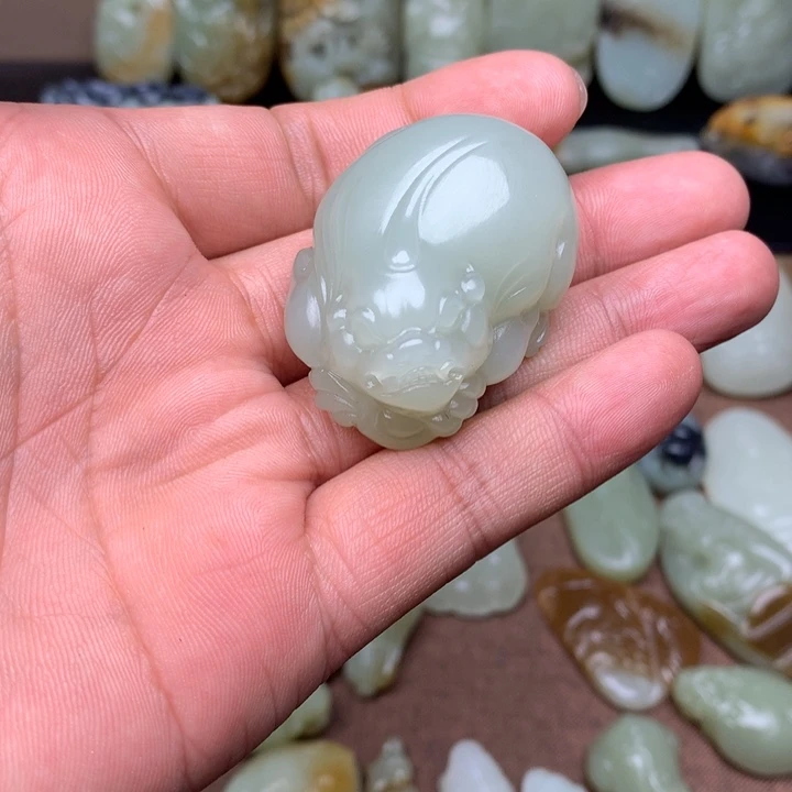 景***生和田玉（糖玉）未镶嵌颈饰